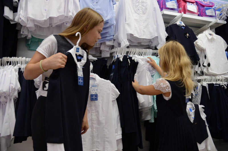 Приобретение школьной одежды в магазинах розничной торговли